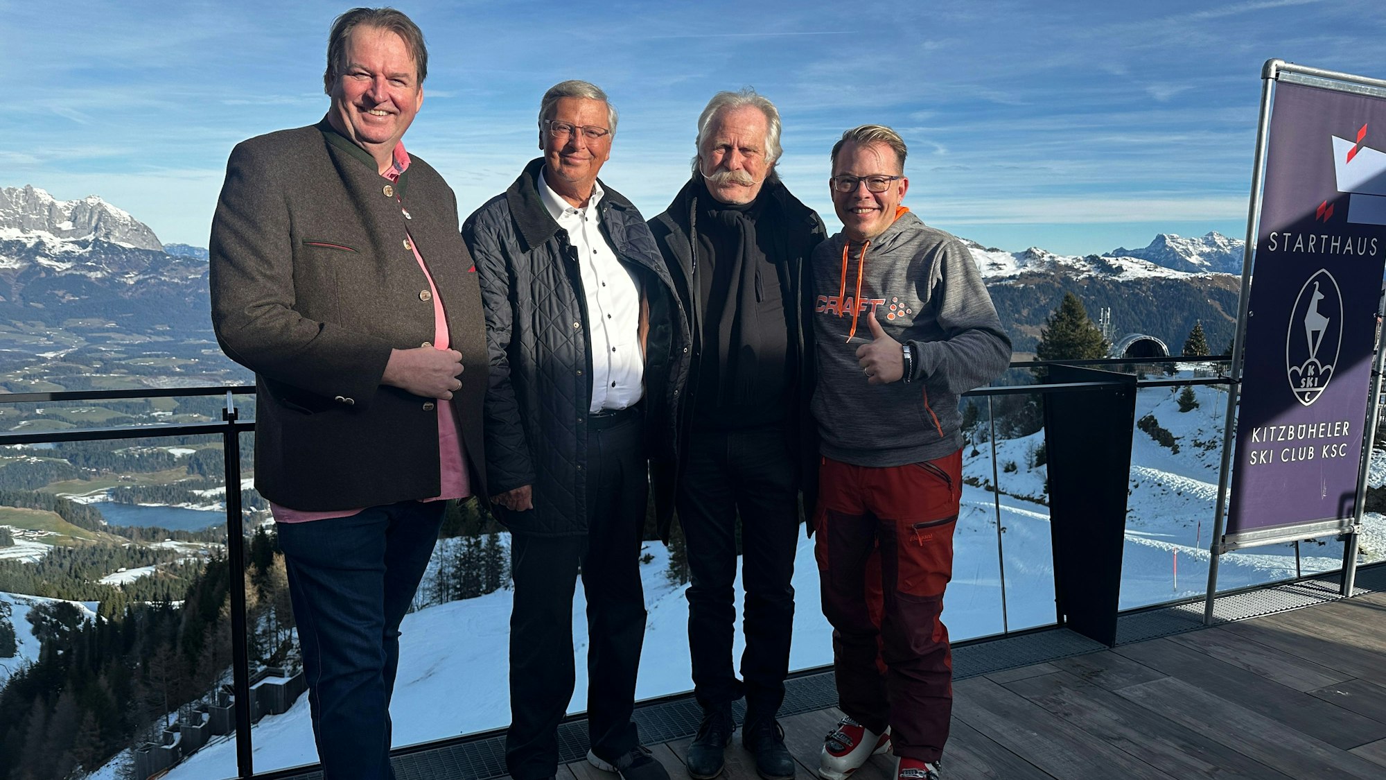 Veranstalter Jürgen Schwarz, Wolfgang Bosbach, Henning Krautmacher und Mario Kotaska auf dem Gipfel an der Streif.
