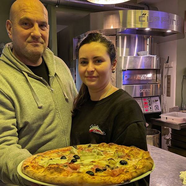 Pizza frisch aus dem Ofen gibt es in der Trattoria von Carolina Darella und Jörn Salewski.