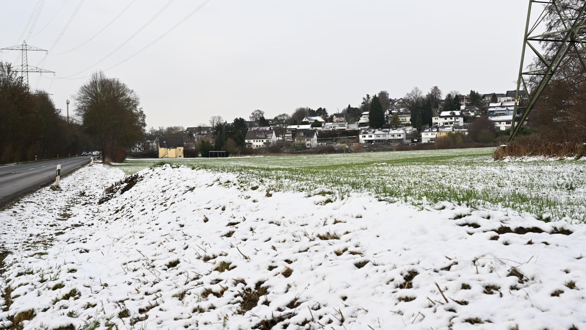 Auf dem geplanten Gewerbegebiet in Rambrücken liegt Schnee.