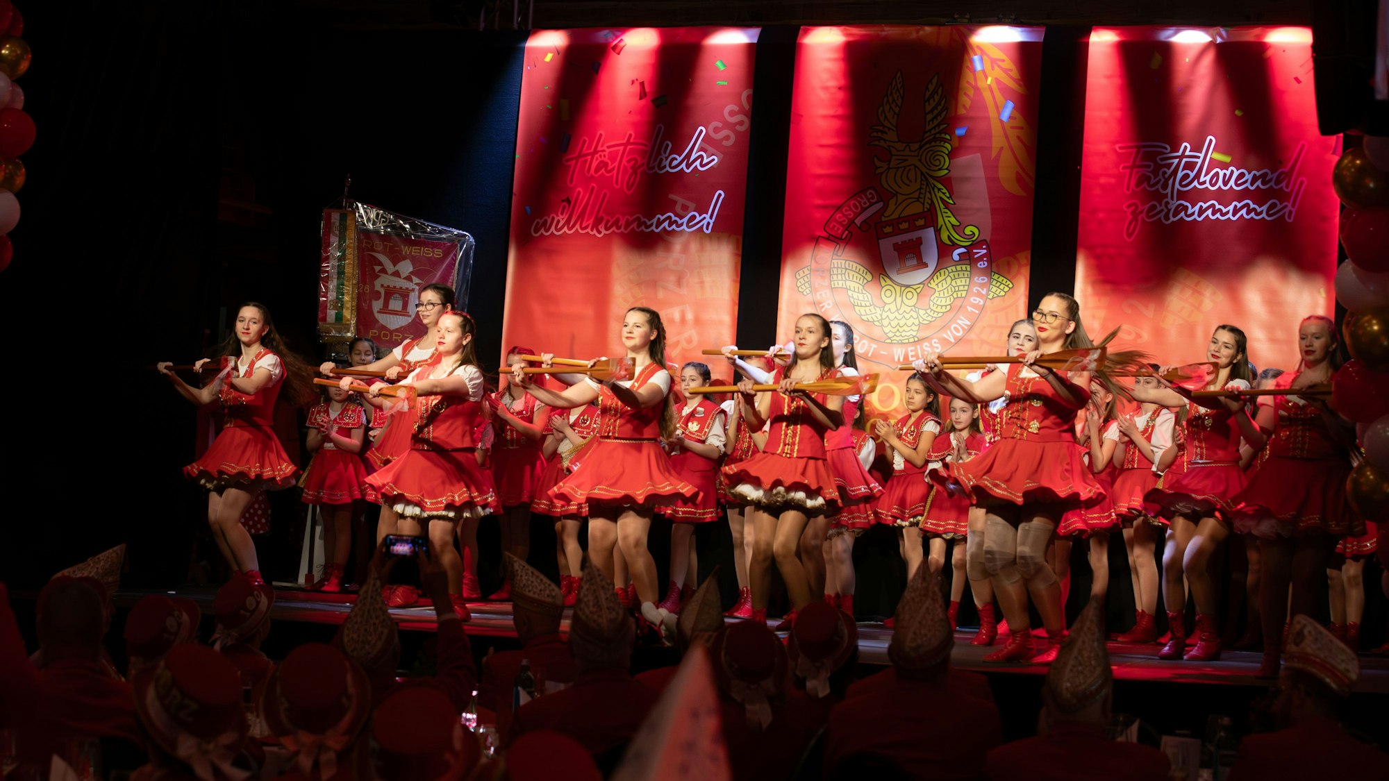 Fotos und Repros zu 100 Jahre Große Porzer KG