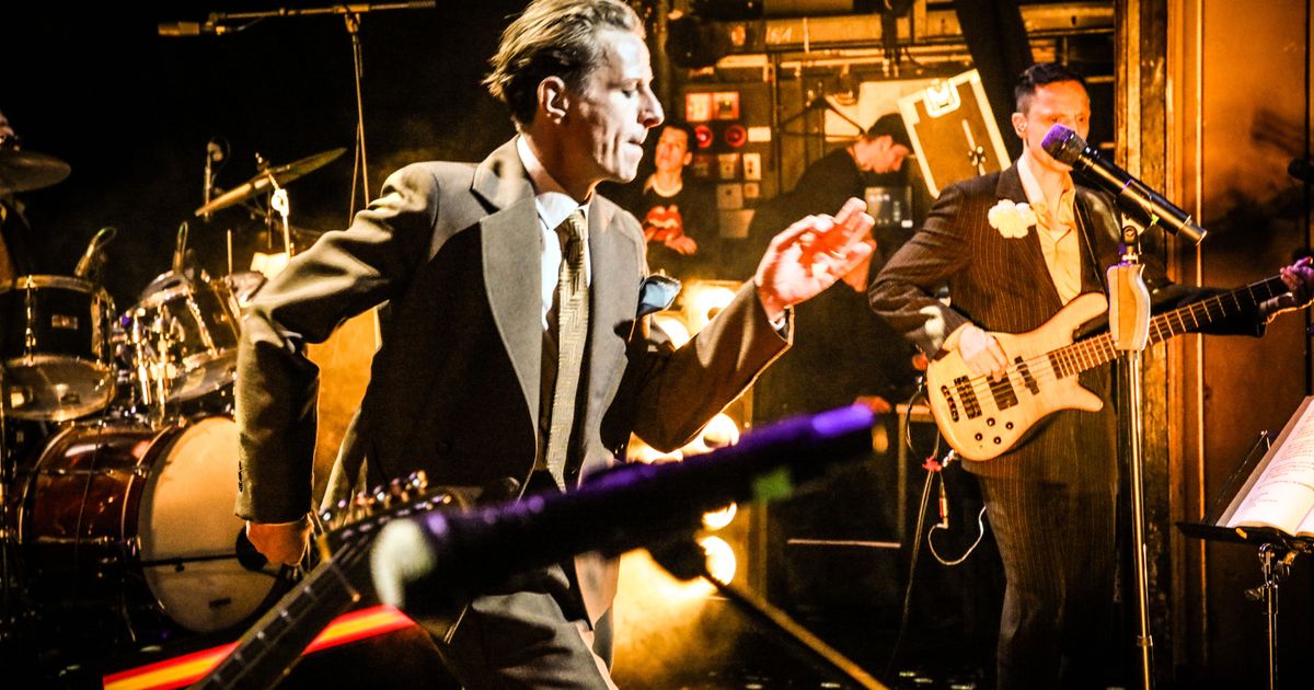 Alexander-Scheer-in-der-Philharmonie-Wir-Kinder-vom-Bahnhof-Bowie