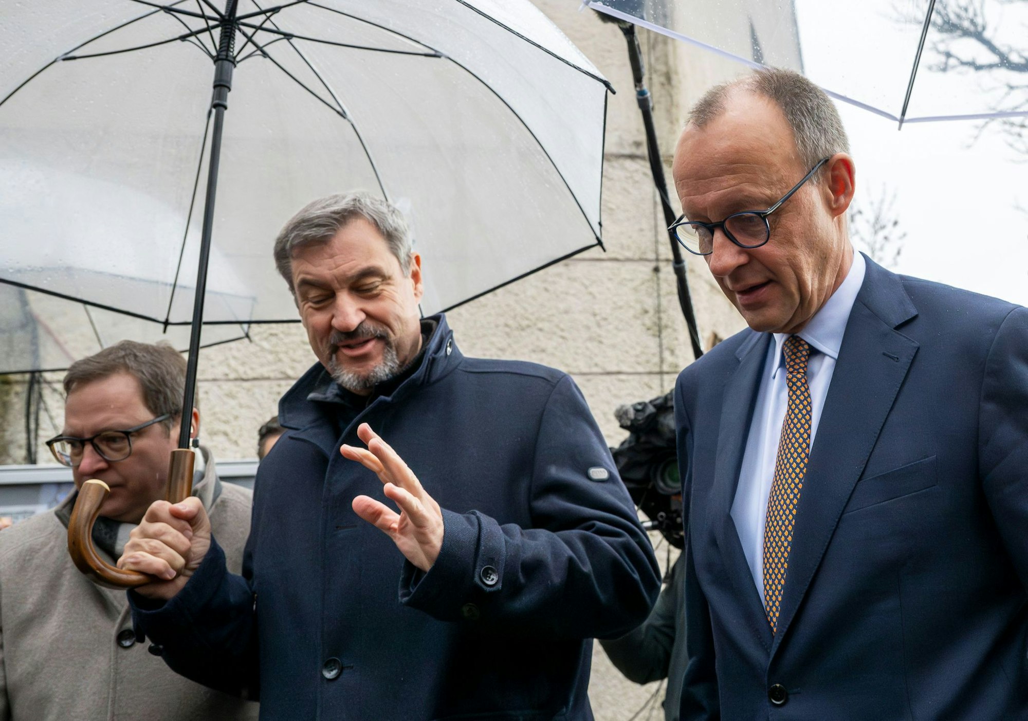 Für Friedrich Merz (rechts, CDU) ist es der erste Besuch in Seeon seit seiner Wahl zum Bundeskanzler. (Archivbild)