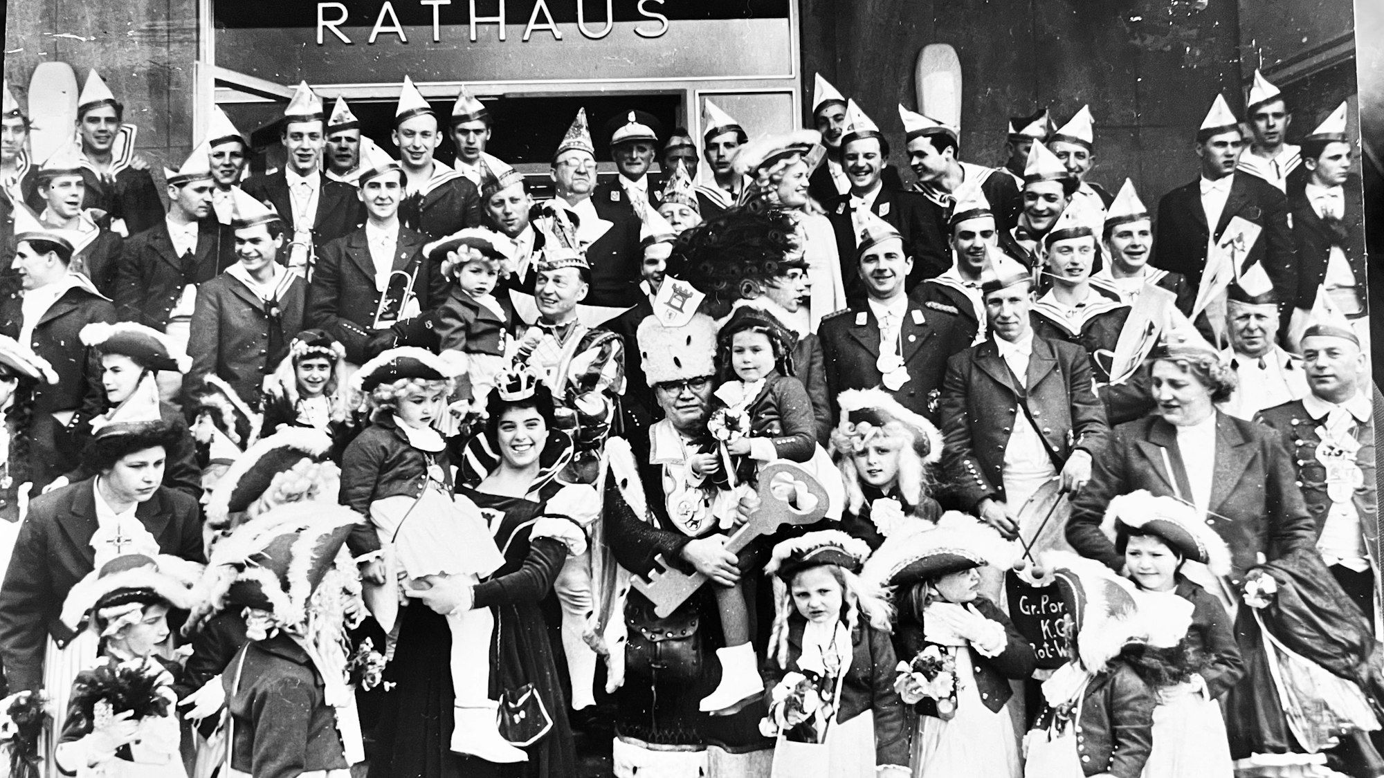 Fotos und Repros zu 100 Jahre Große Porzer KG