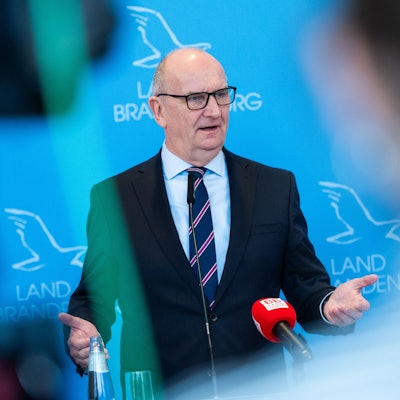 Dietmar Woidke (SPD), Ministerpräsident von Brandenburg, spricht in der Staatskanzlei von Brandenburg bei einer Stellungnahme zur Koalitionskrise.