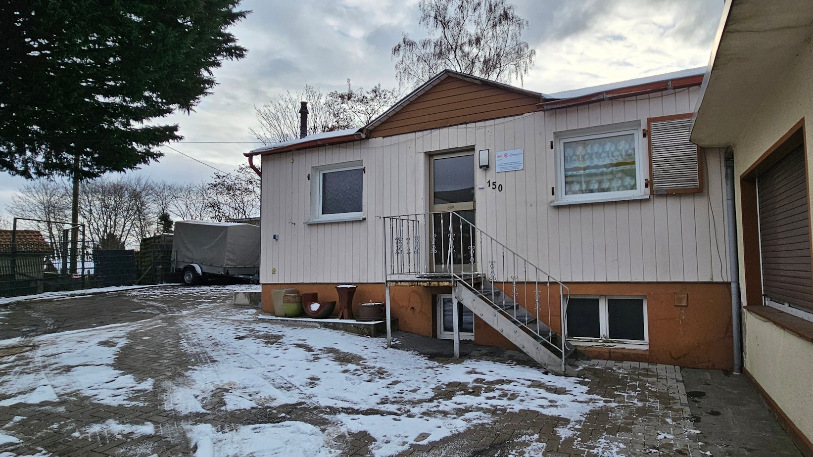 Auf dem Bild ist das Gebäude zu sehen, in das das Lager und der Sortierraum der Tafel umziehen musste.