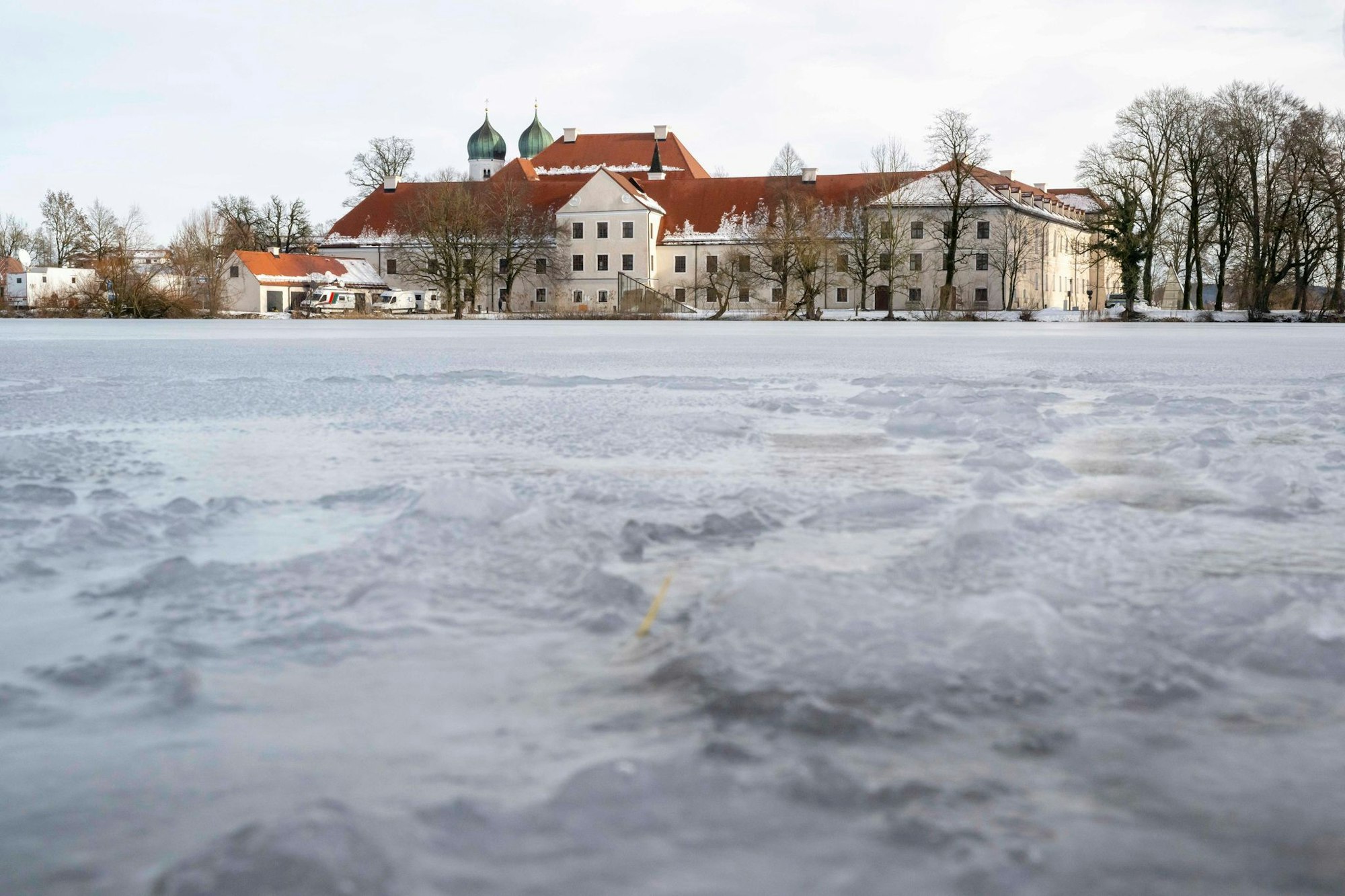 Klirrende Kälte und Schnee sorgen in diesem Jahr zum Auftakt der CSU-Klausur für die typischen Bilder, die sich die Christsozialen von ihrem Treffen in Oberbayern erhoffen. (Archivbild)