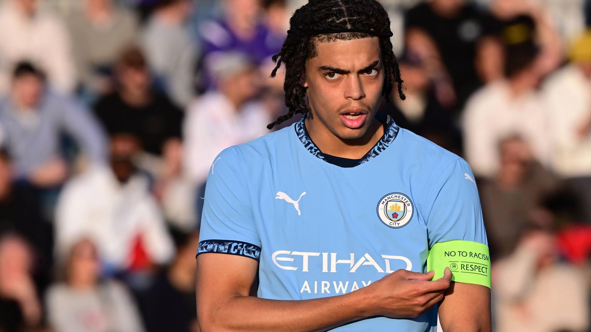 Jahmai Simpson-Pusey von Manchester City