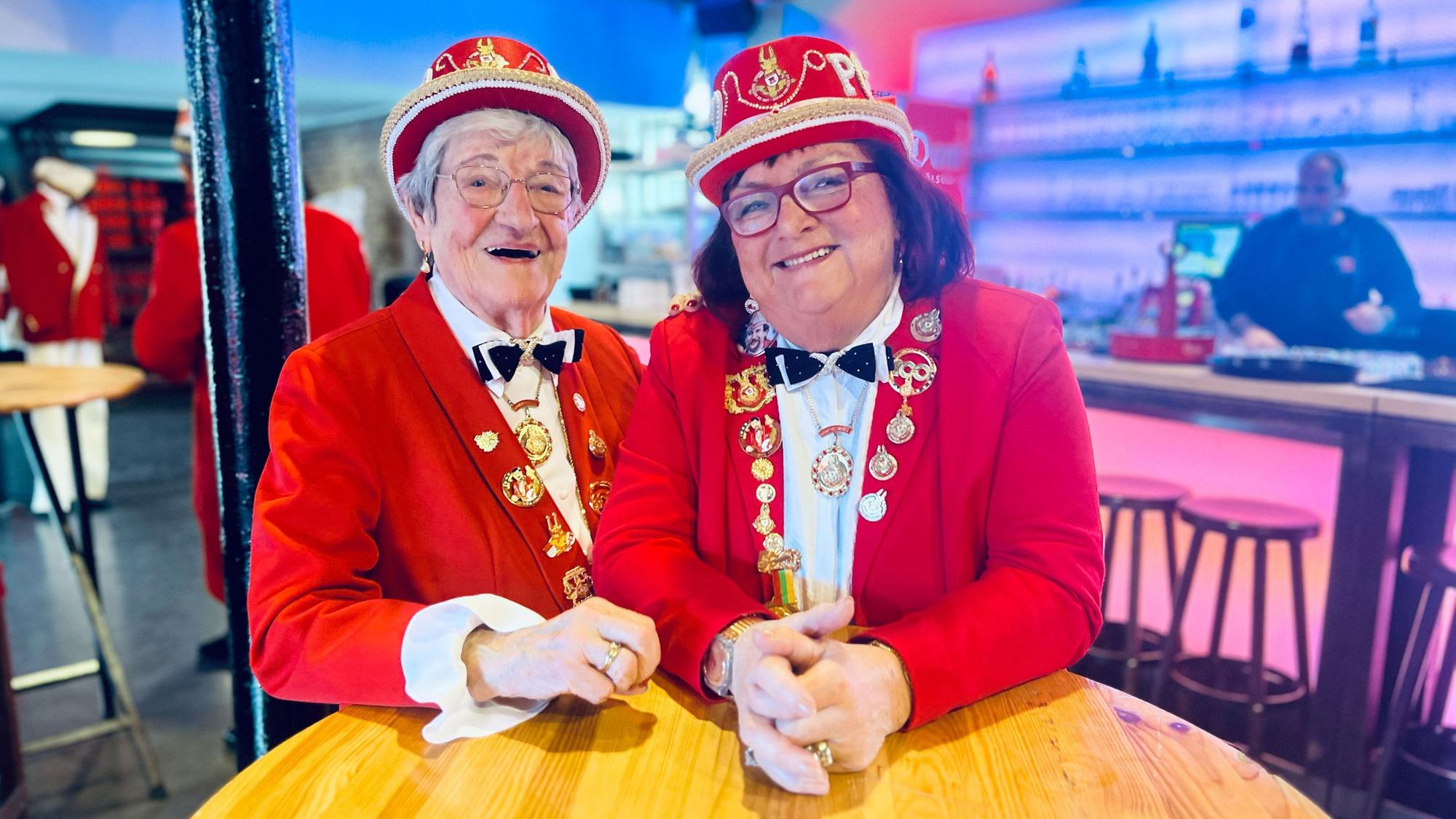 Fotos und Repros zu 100 Jahre Große Porzer KG