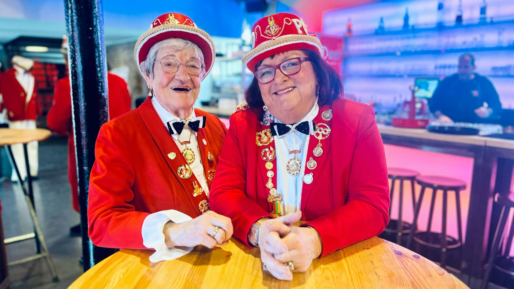 Fotos und Repros zu 100 Jahre Große Porzer KG