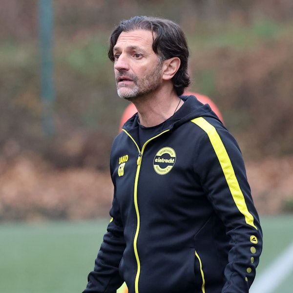 Blick auf einen Fußballtrainer