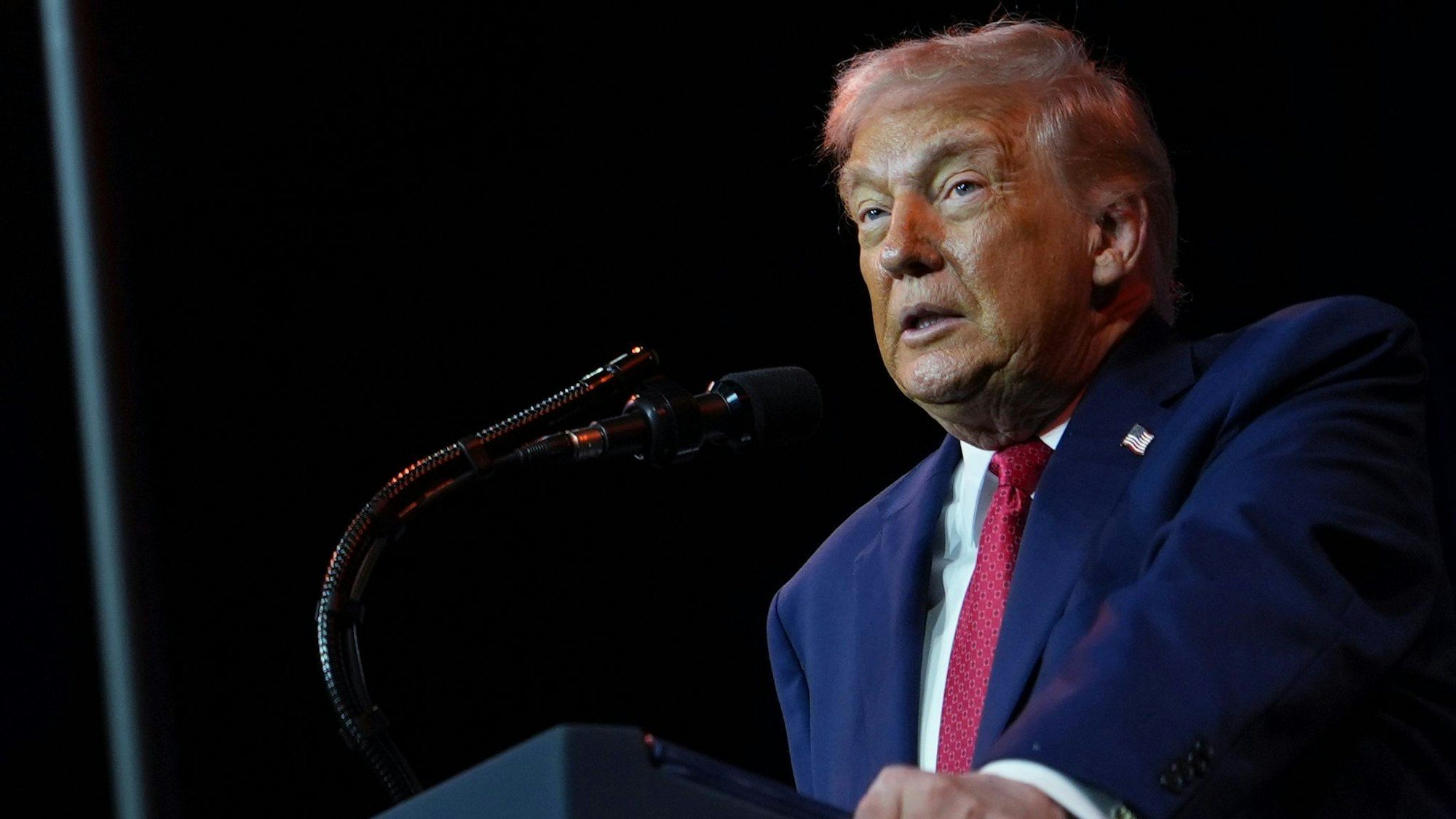 Trump kündigt Ölkauf an.