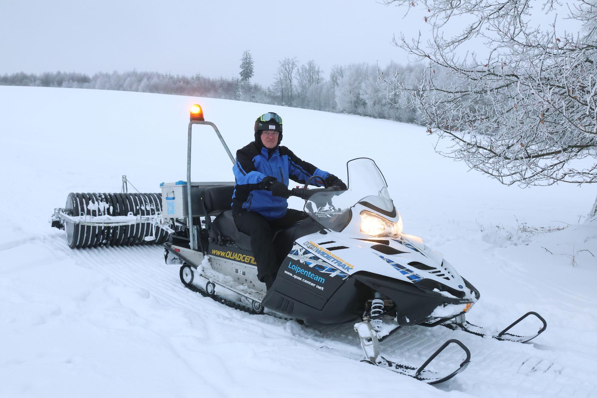 Hans-Joachim Lepperhof auf dem Snowmobil
