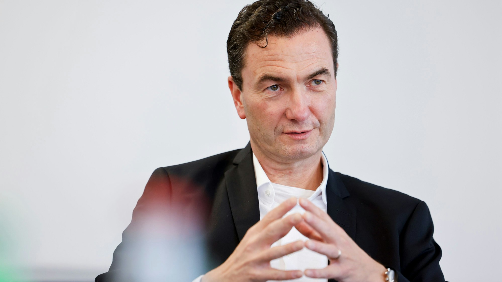 Regierungspräsident Dr. Thomas Wilk während des Redaktionsgesprächs in Rundschau-Haus Köln.