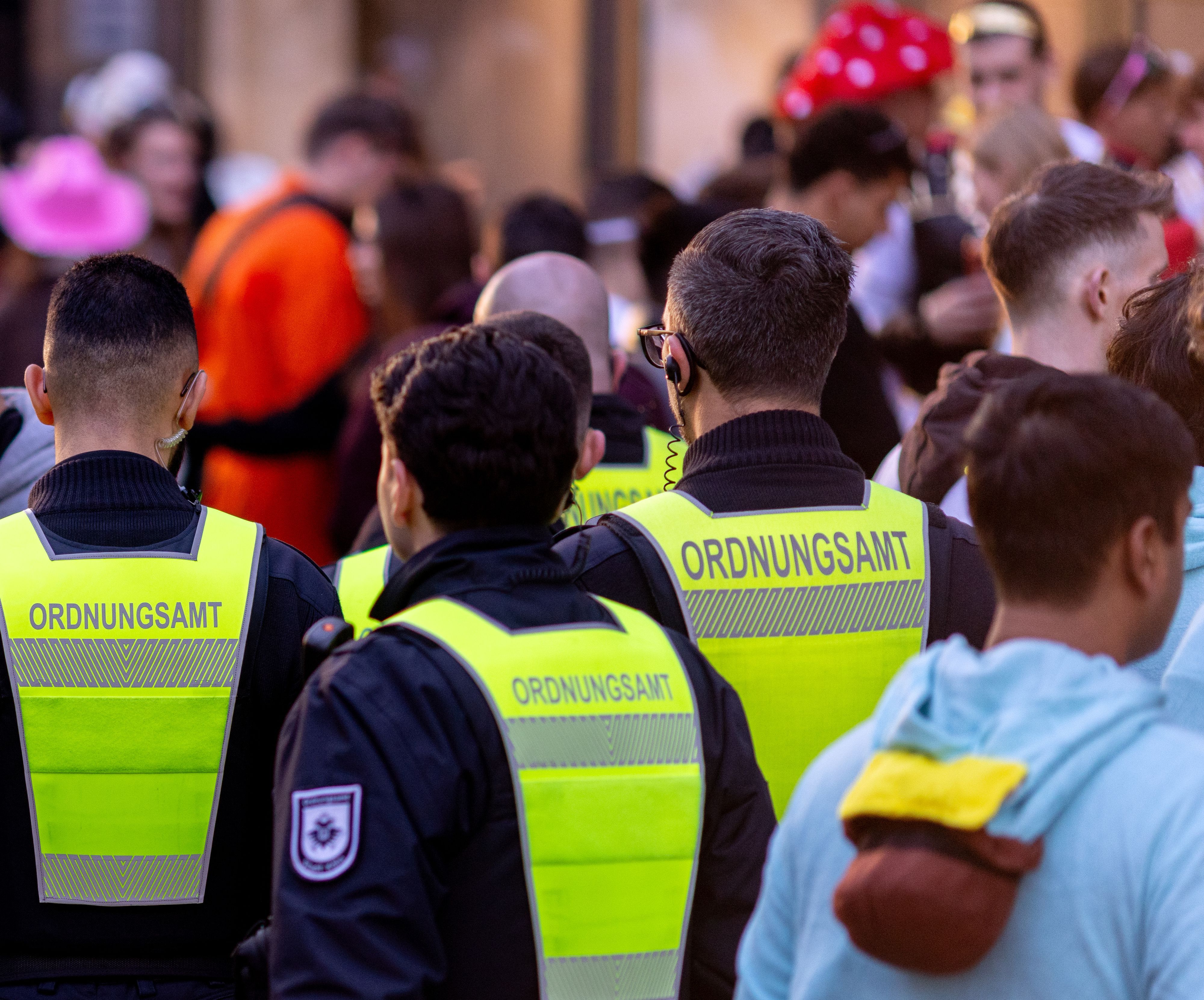 Der Gleichstellungsausschuss des Kölner Rates schlägt vor, dass das Ordnungsamt bald gegen Catcalling vorgeht. (Symboldbild)