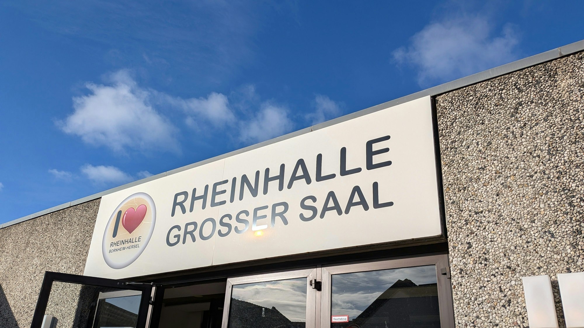 I love Rheinhalle Bornheim-Hersel ist Teil der Motivation, mit der die Vereine die Halle fördern – im Unterhalt und im Betrieb.