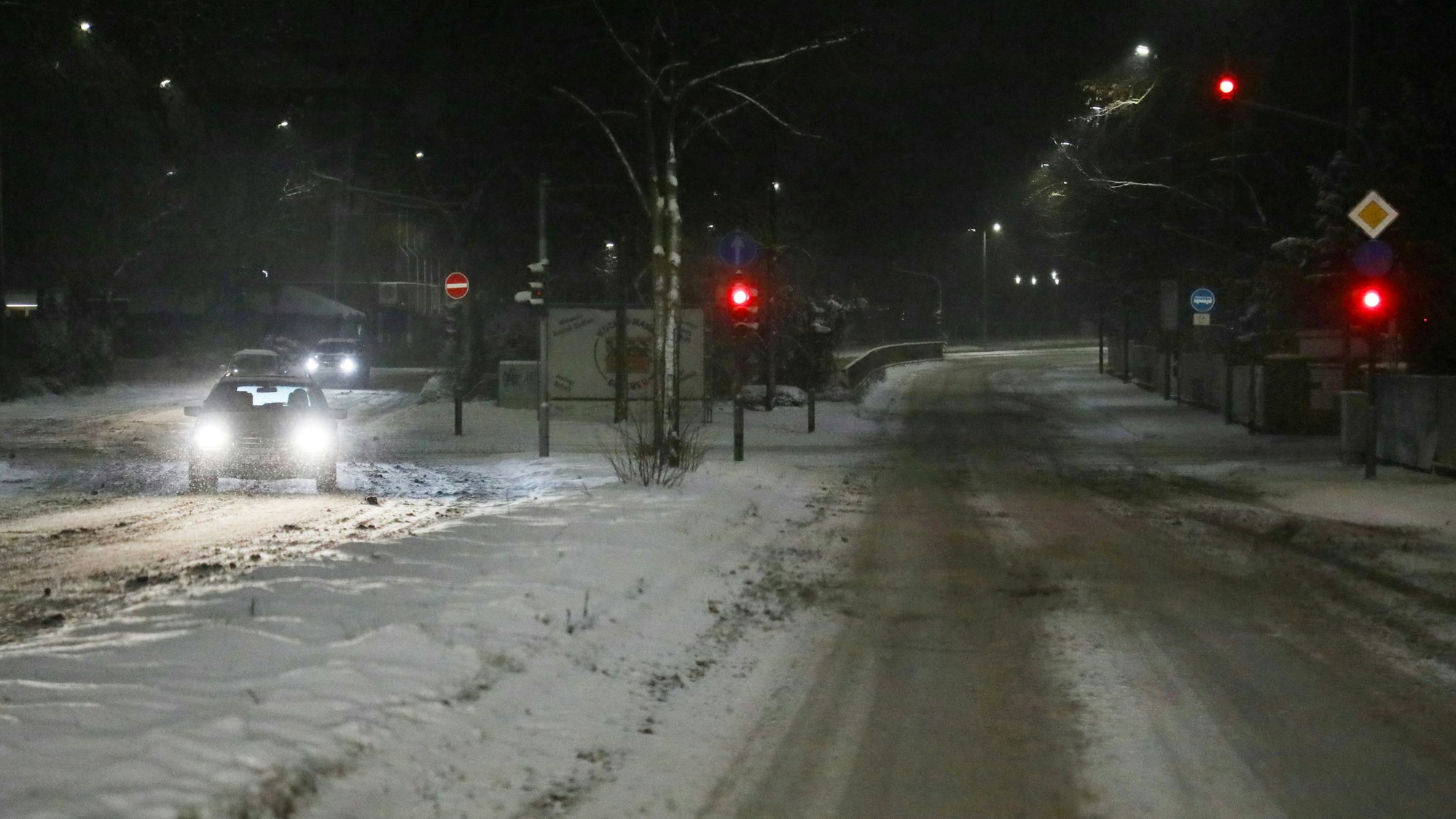 Schnee in der Bergisch Gladbacher Stadtmitte An der Gohrsmühle.