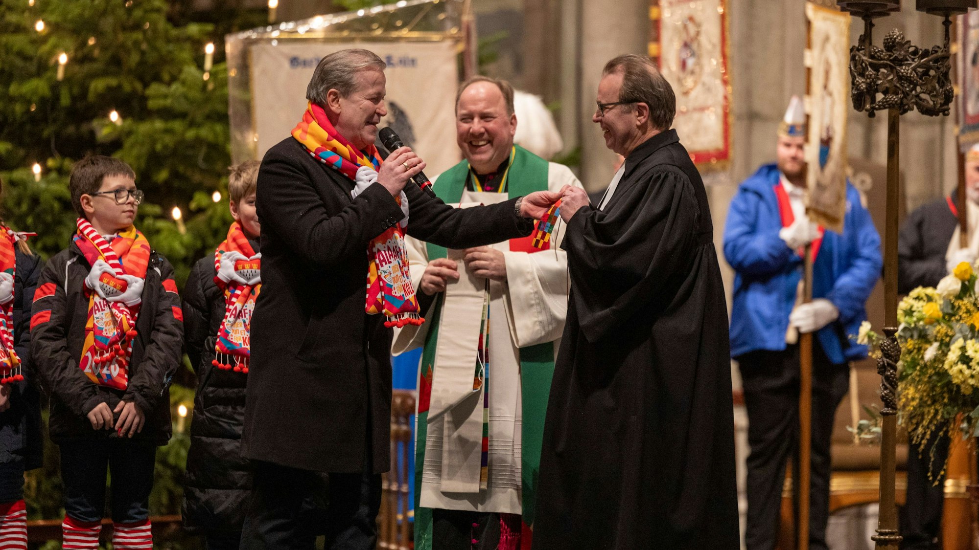 Stadtsuperintendent Bernhard Seiger dankte Festkomitee-Präsident Christoph Kuckelkorn für seine Arbeit.