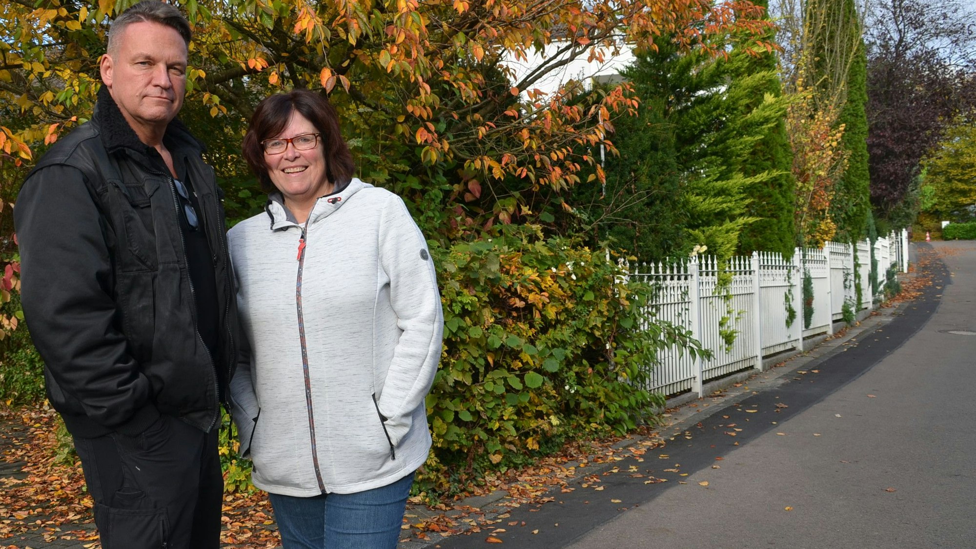 Christina Simon und Stefan Monreal, beide Ur-Waldbröler, haben gemeinsam den Bürgerantrag formuliert und am Ende erreicht, dass die frühere Dechant-Wolter-Straße nun einen neuen Namen bekommen hat.