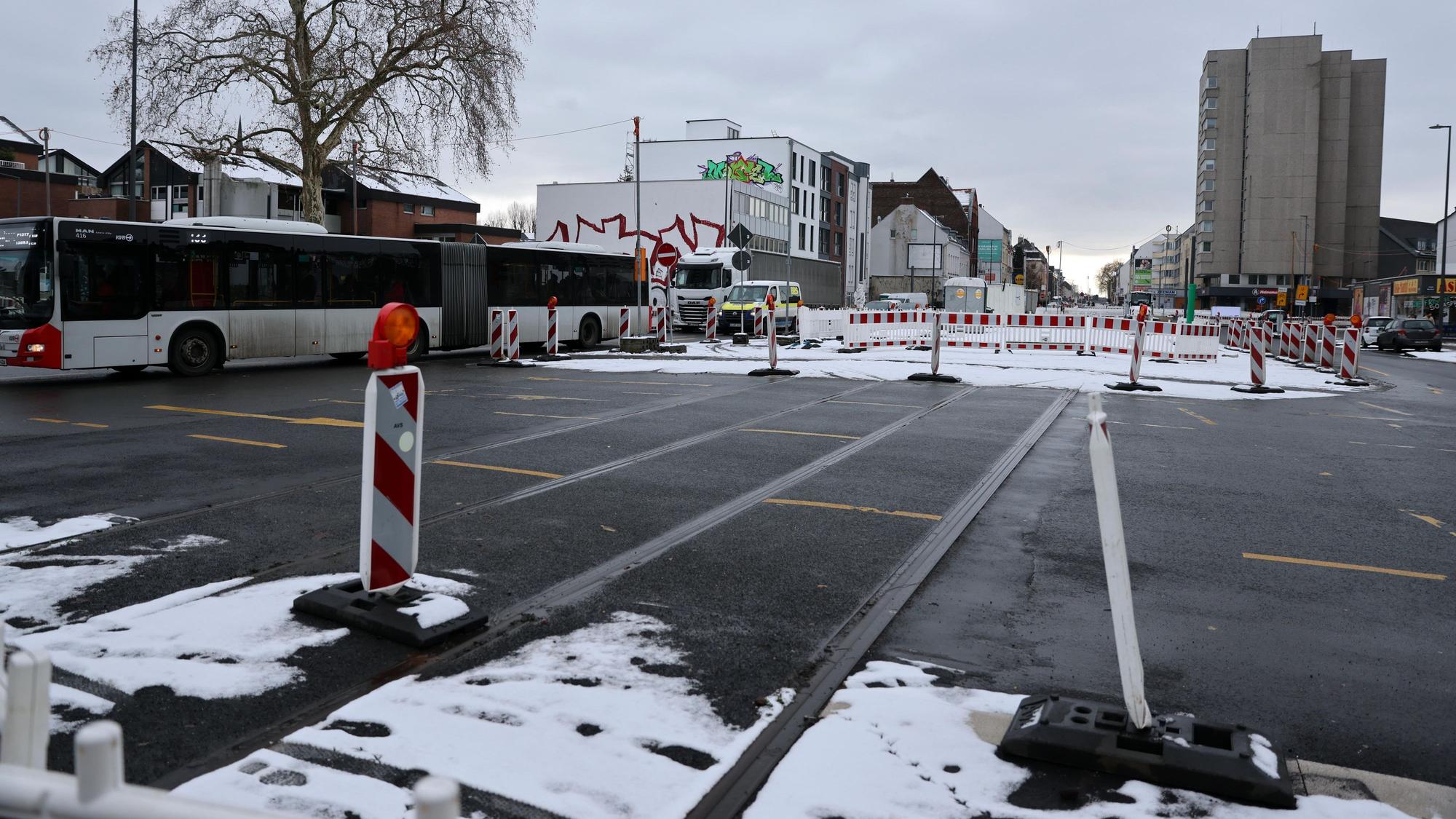 Die Kreuzung Schönhauser Straße ist seit langem ein Engpass. Autofahrer ignorieren immer wieder das Abbiegeverbot.