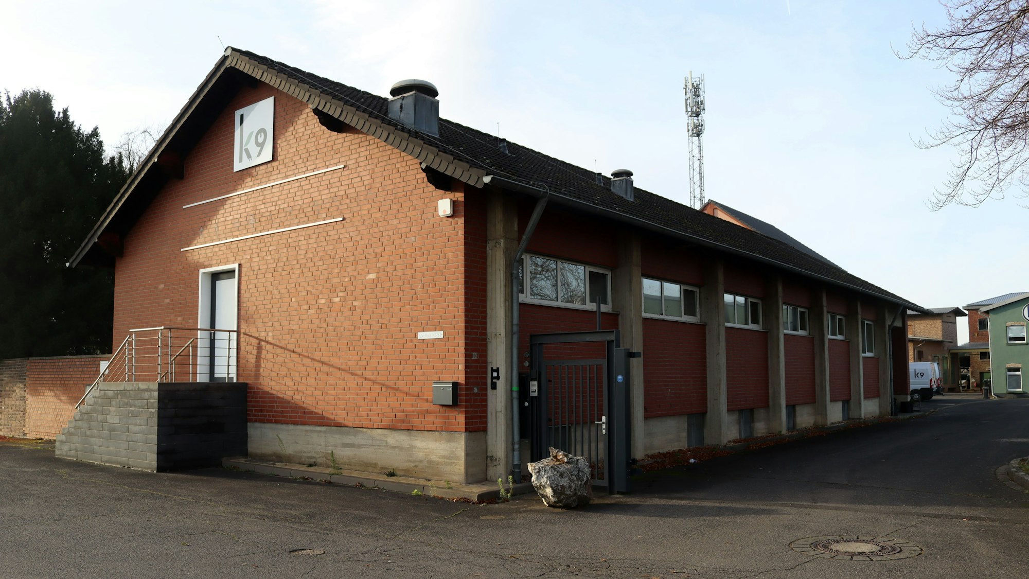 Das frühere Belegschaftshaus der Arloffer Thonwerke in der Außenansicht.