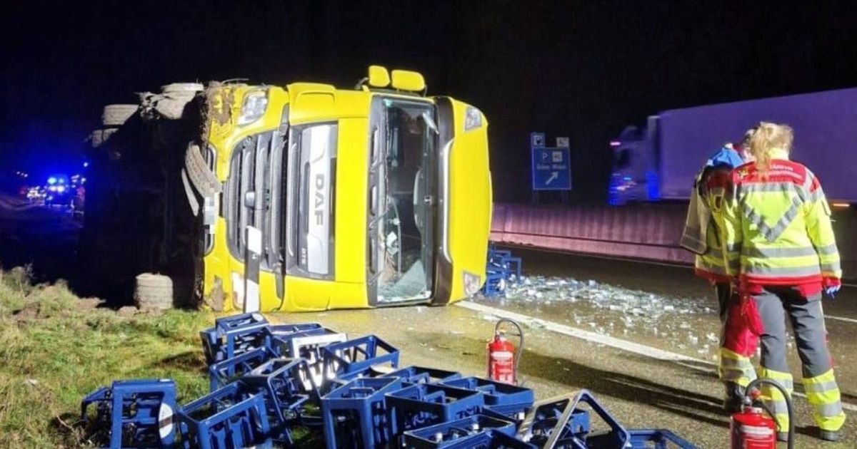A1 to remain closed for a long time: Truck carrying glass bottles ...