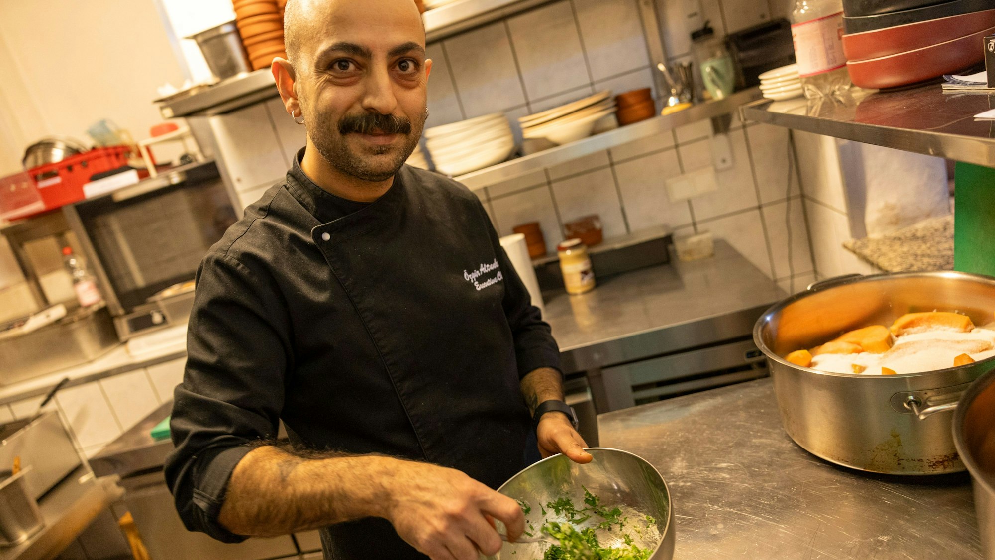Chefkoch Özgür Altunkaya hat sich mit dem eigenen Restaurant einen Traum verwirklicht.