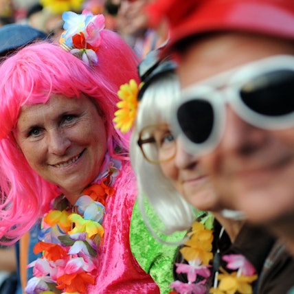 Verkleidete bei einer Karnevalsveranstaltung.