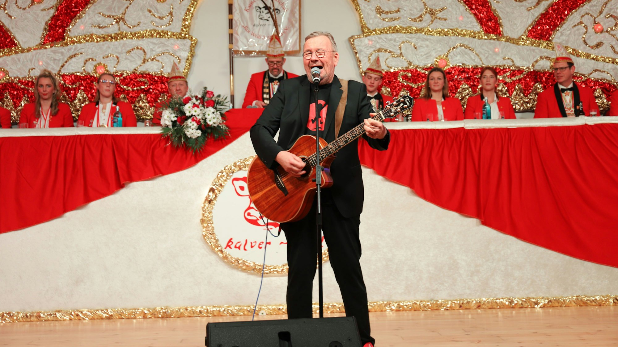 Die KG Rot-Weiß Bröl proklamierte im frisch renovierten Saal Wolters das 64. Prinzenpaar, DAniela I. und Verena I. Leiße.