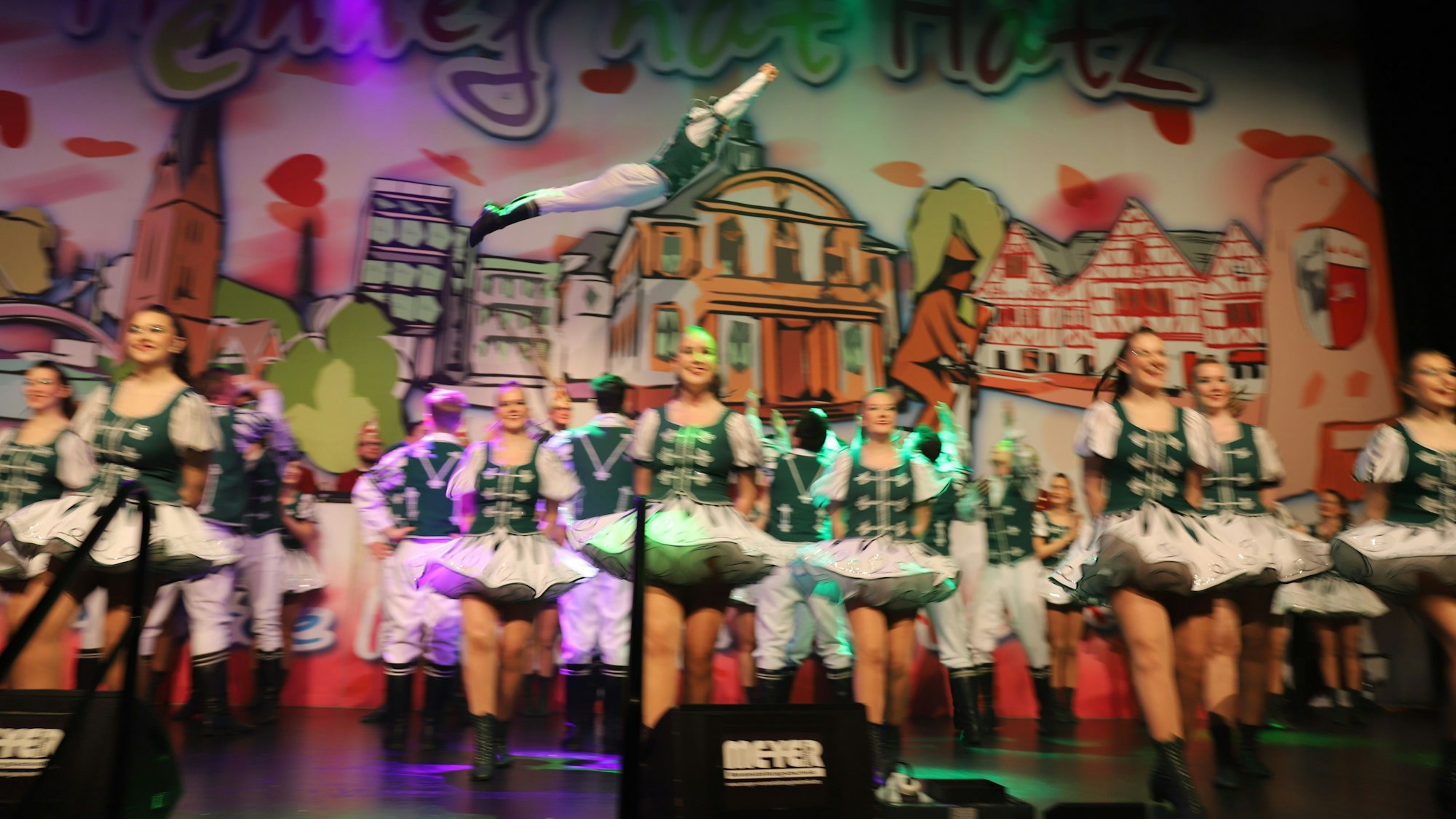 Die Zippchens Funken warfen auch ihre Männer durch die Luft.