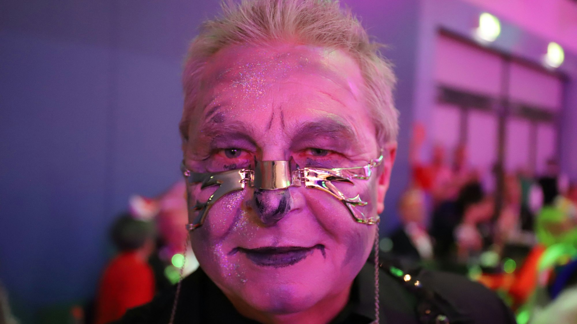 Josef Schmahl floss geschmolzenes Silber durchs Gesicht, er hat früher unter anderem Glocken gegossen.