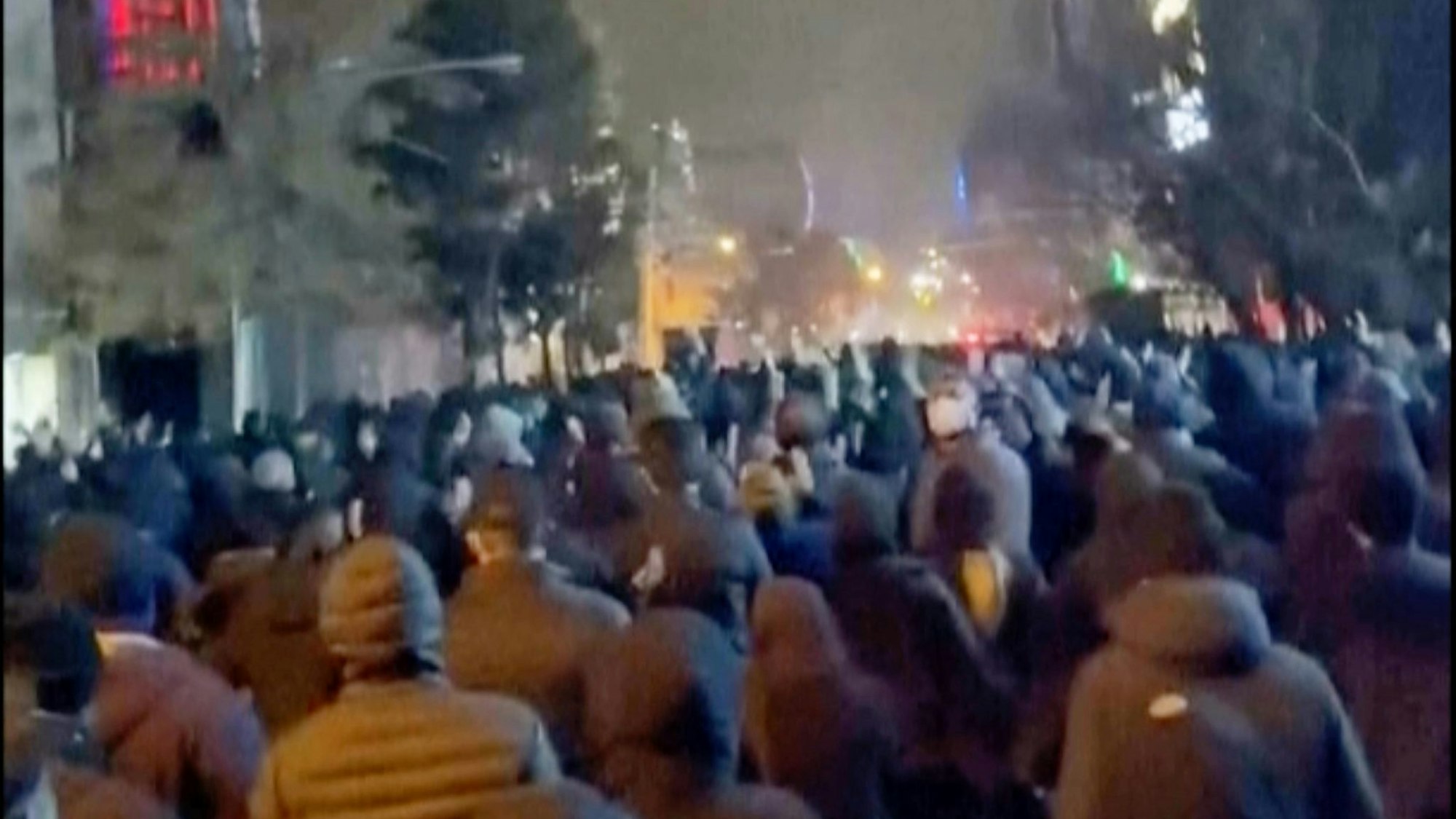 Die iranische Führung versucht, die landesweiten Proteste herunterzuspielen.