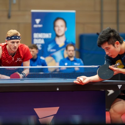 Romain Ruiz erwartet den Aufschlag von Li Yongvin.