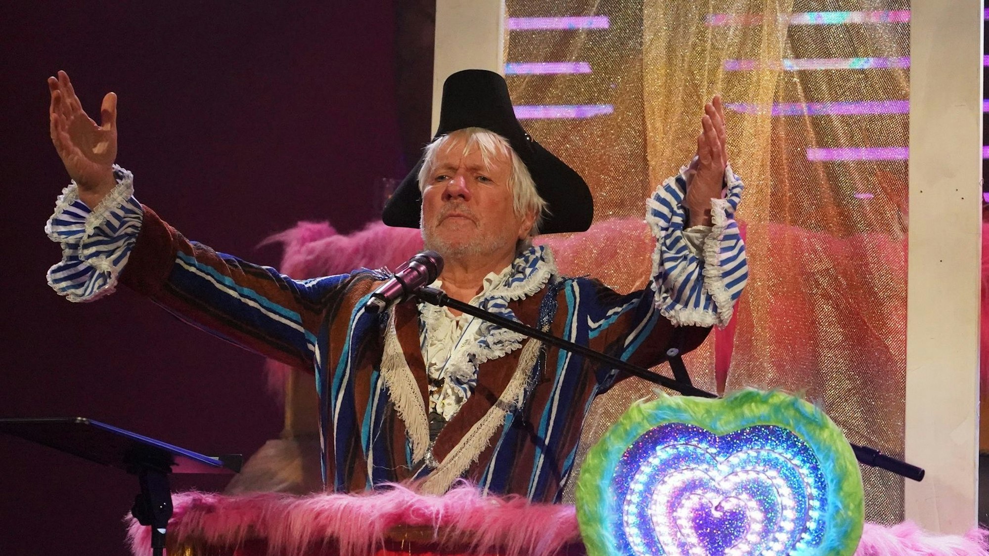 Jürgen Becker ist wieder Teil von „Deine Sitzung“.