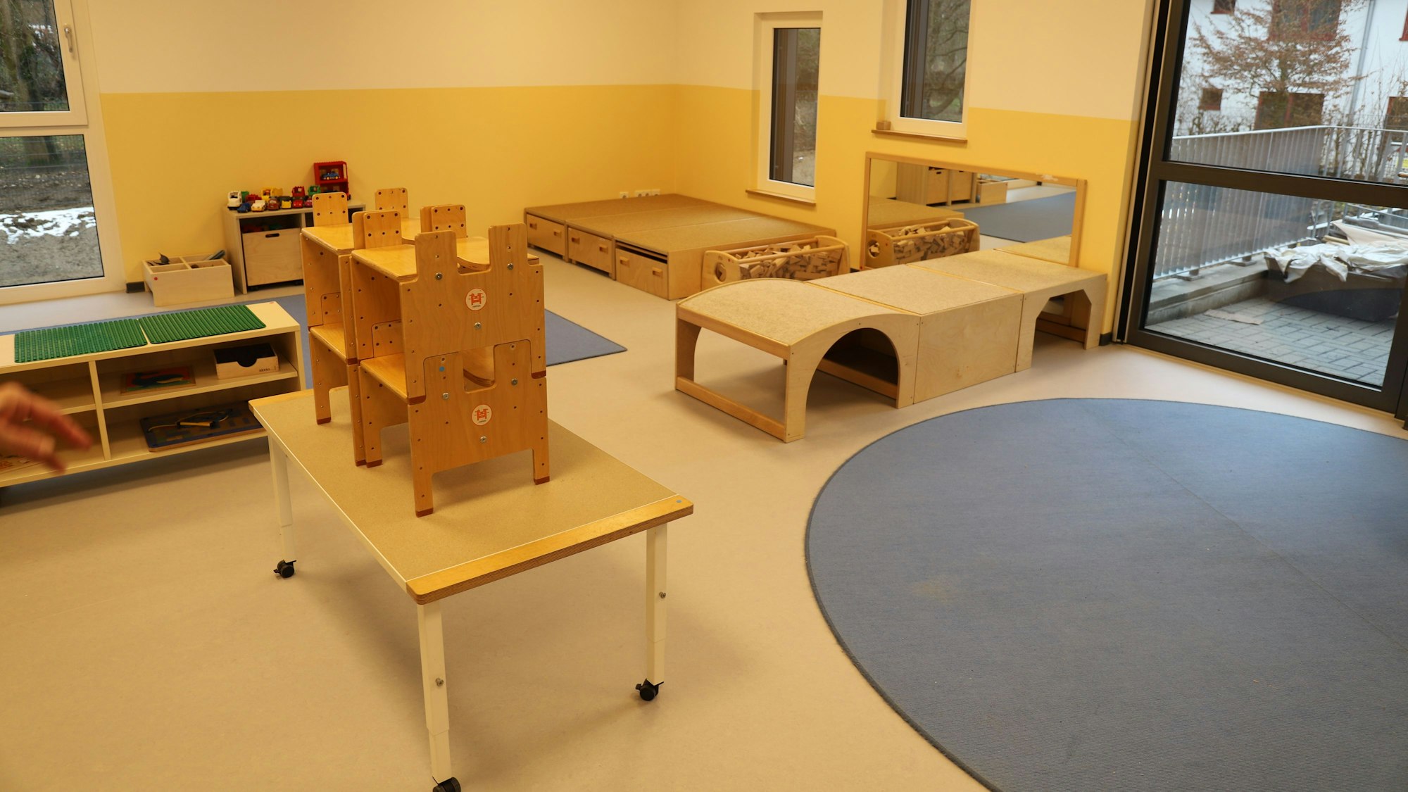 Die Inneneinrichtung ist nach neuesten Kriterien auf den Bedarf von Kleinkindern abgestimmt.