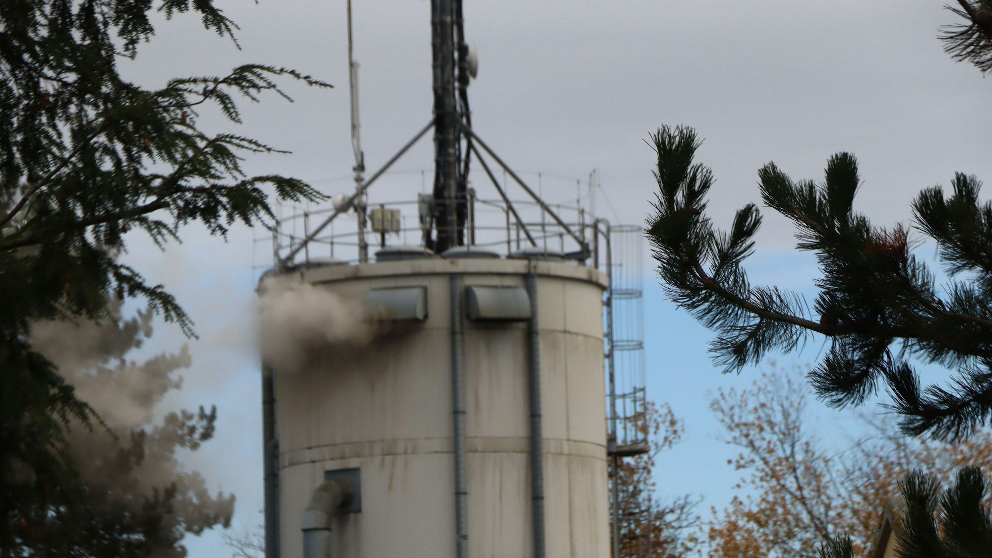 Ein Schwelbrand im Silo hält die Feuerwehr im Mai auf Trab.