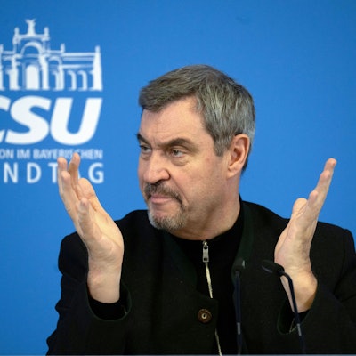 Markus Söder (CSU), Ministerpräsident von Bayern, hebt bei einer Pressekonferenz anlässlich der CSU-Winterklausur in Kloster Banz die Hände. (Archivbild)