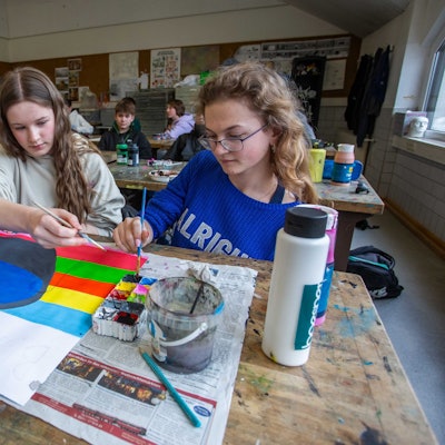 Das Bild zeigt Schülerinnen und Schüler aus Wiel, die am Wettbewerb teilgenommen haben.