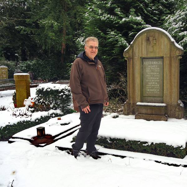 Uli Kievernagel geht regelmäßig zum eigenen Grab auf dem Südfriedhof.