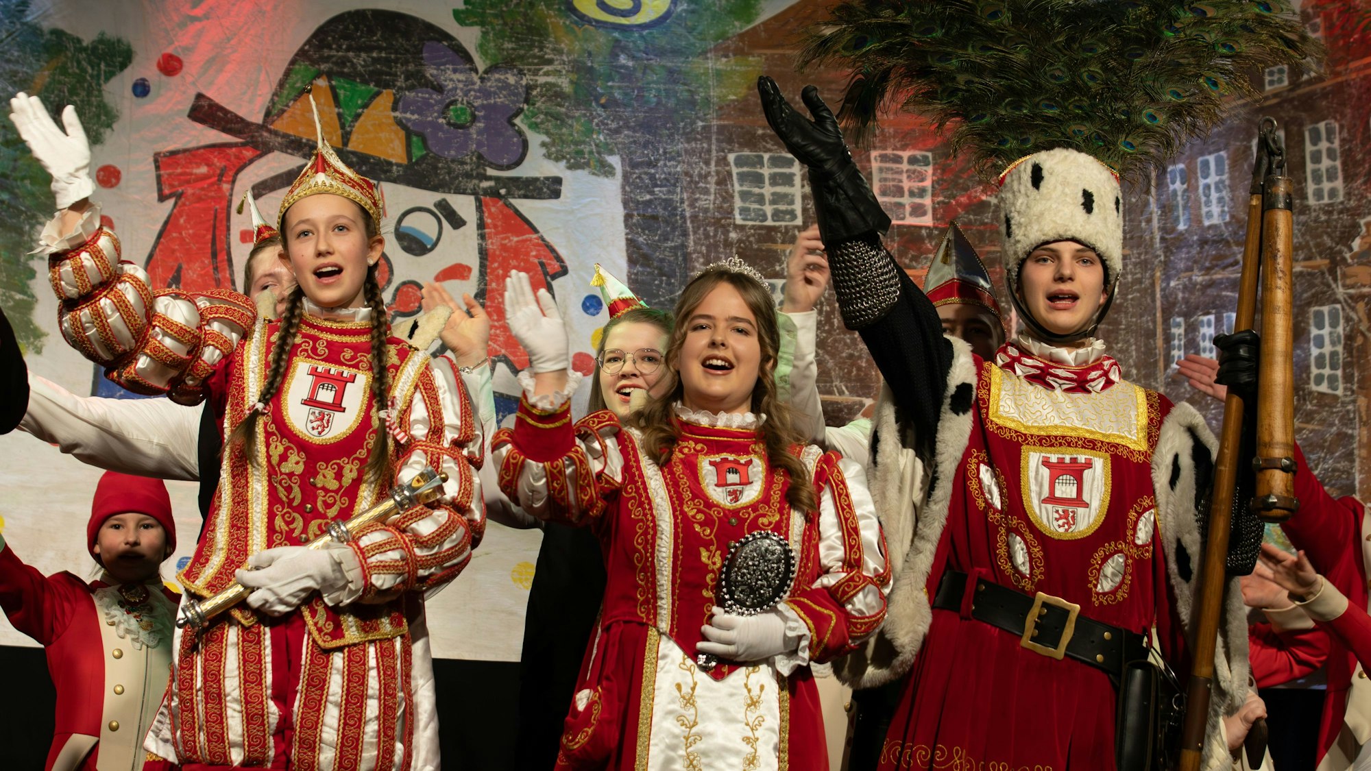 Das erste Alaaf nach der Proklamation von Prinz Ella, Jungfrau Laura und Bauer Daniel.