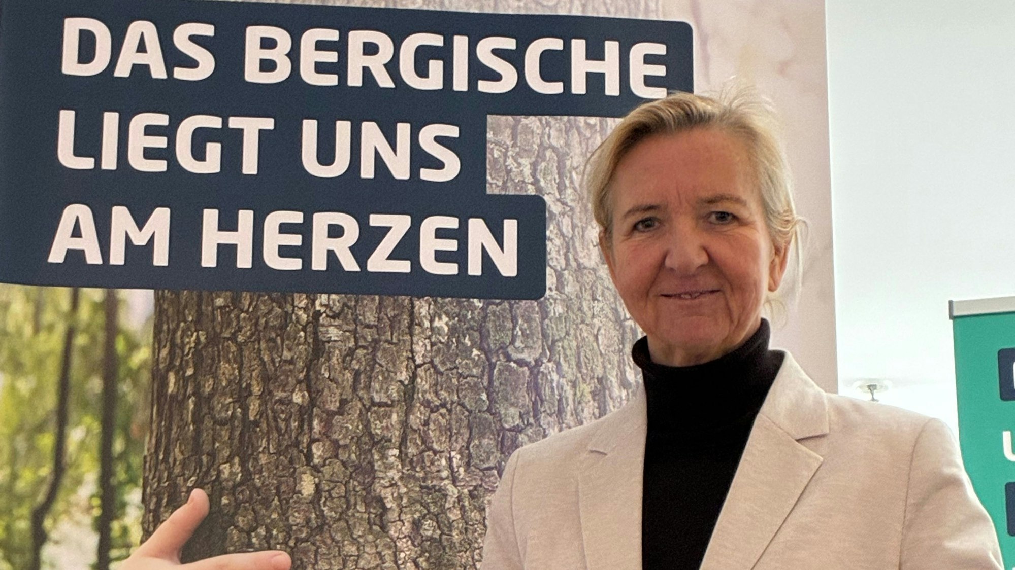 Silke Katharina Berger lächelt in die Kamera.