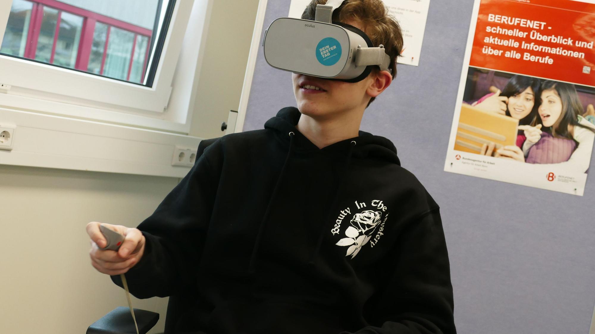 VR-Brillen bieten einen virtuellen Einblick in verschiedene Berufsfelder.