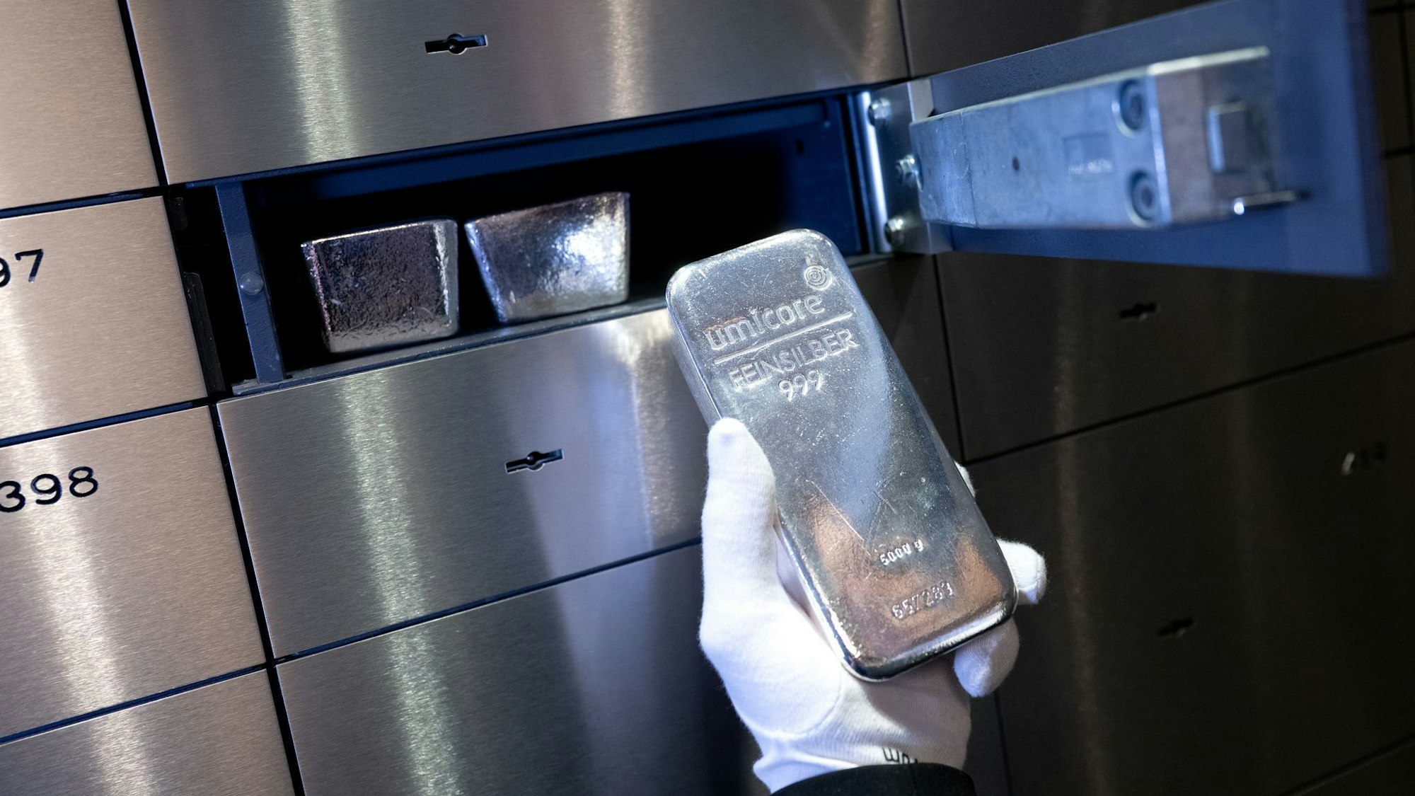 Edelmetalle gelten bei vielen Investoren als sichere Häfen in Zeiten politischer Unsicherheiten, Silber ist zudem ein wichtiges Industriemetall. (Symbolbild)