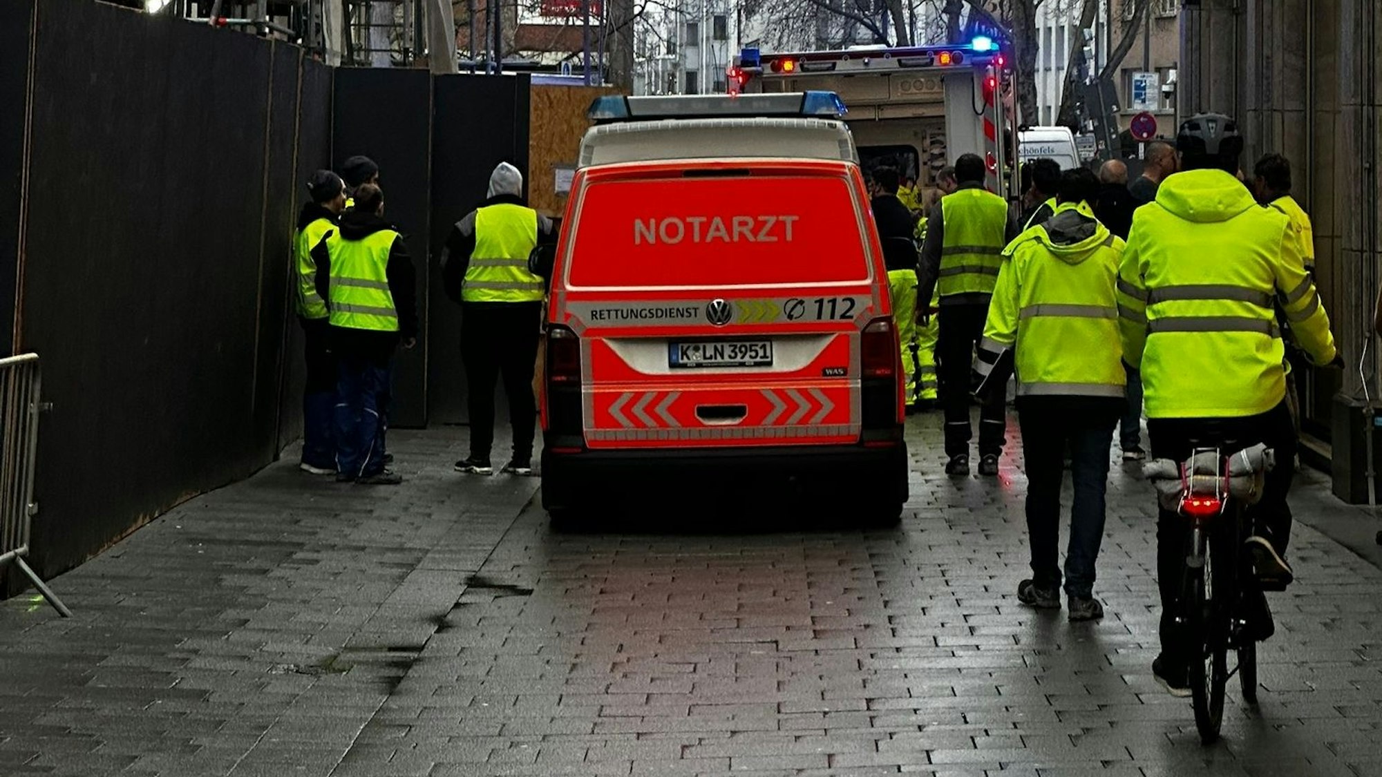 Auf der Baustelle des Dom-Hotel-Komplexes erlitt am Mittwochnachmittag ein 26-Jähriger einen Stromschlag.