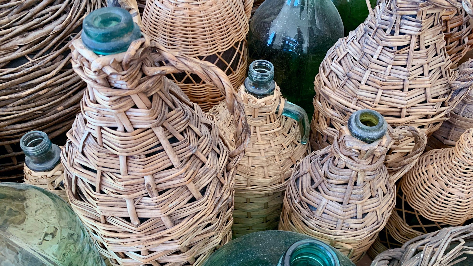 Weiden werden auch zum Flechten von Körben und Tragen benutzt, so wie hier.