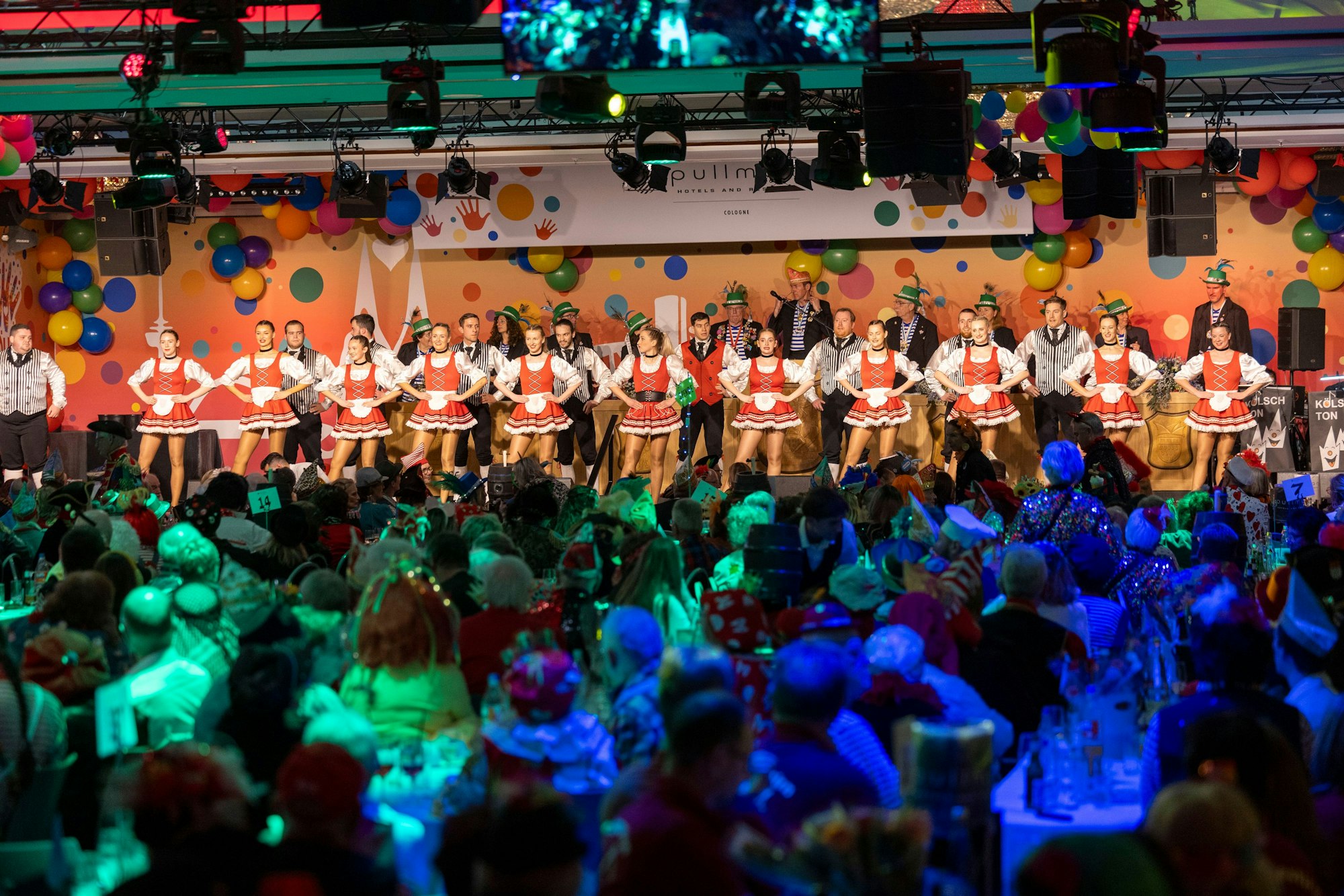 Tanzgruppen versüßten den Abend bei der Sitzung.