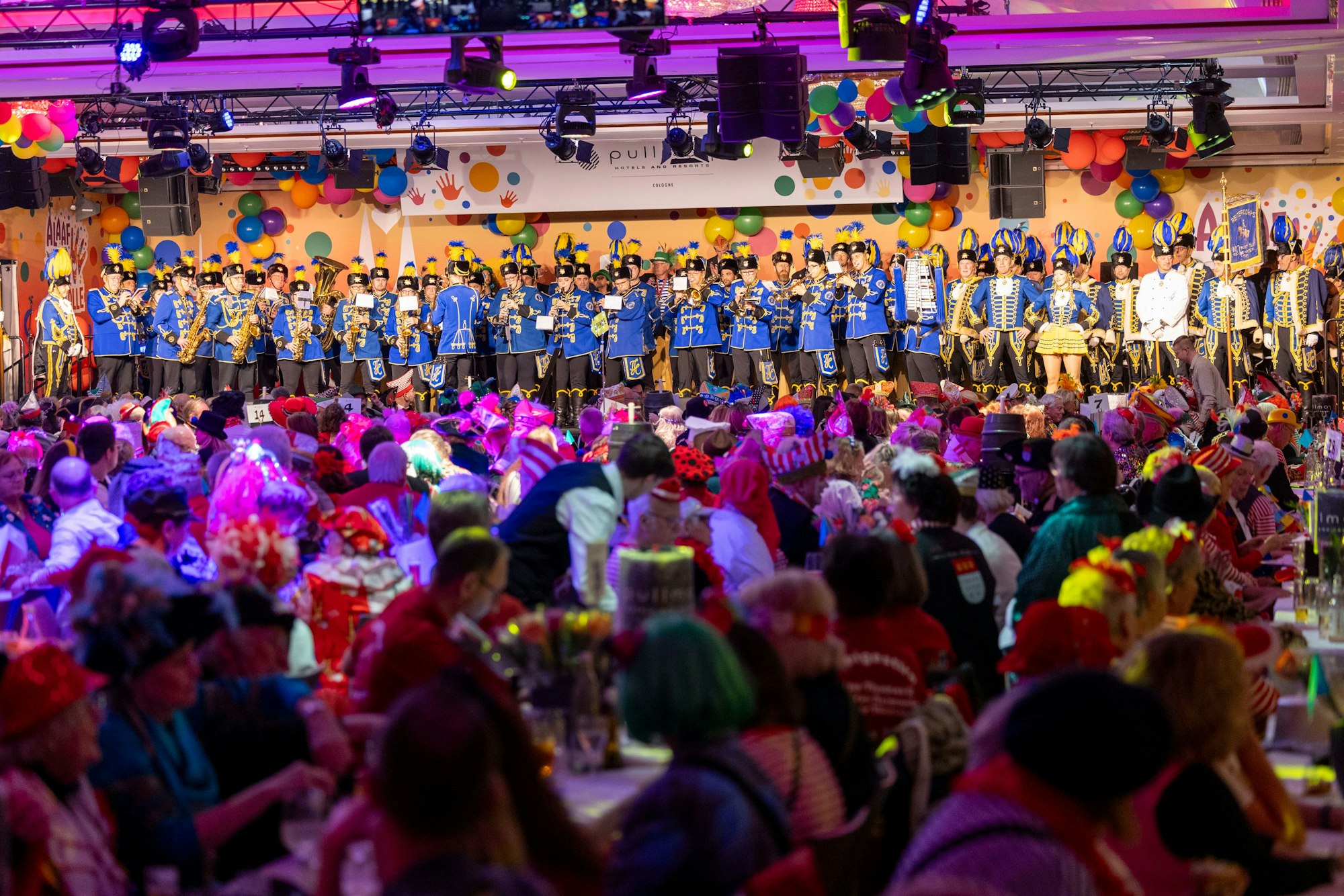 Die Stimmung im Saal ist wunderbar.