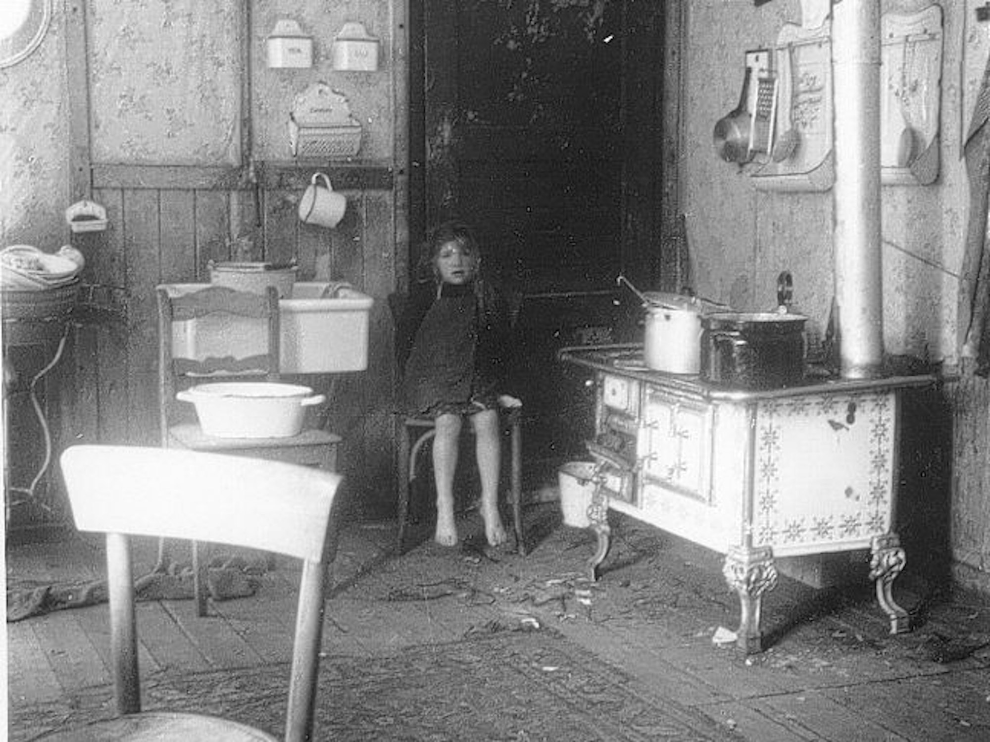 Die Vertriebenen aus dem Osten wohnten in einfachen Baracken. Hier 1951 am Gummersbacher Hexenbusch.