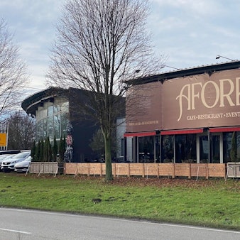 Zu sehen ist das Restaurant von außen.