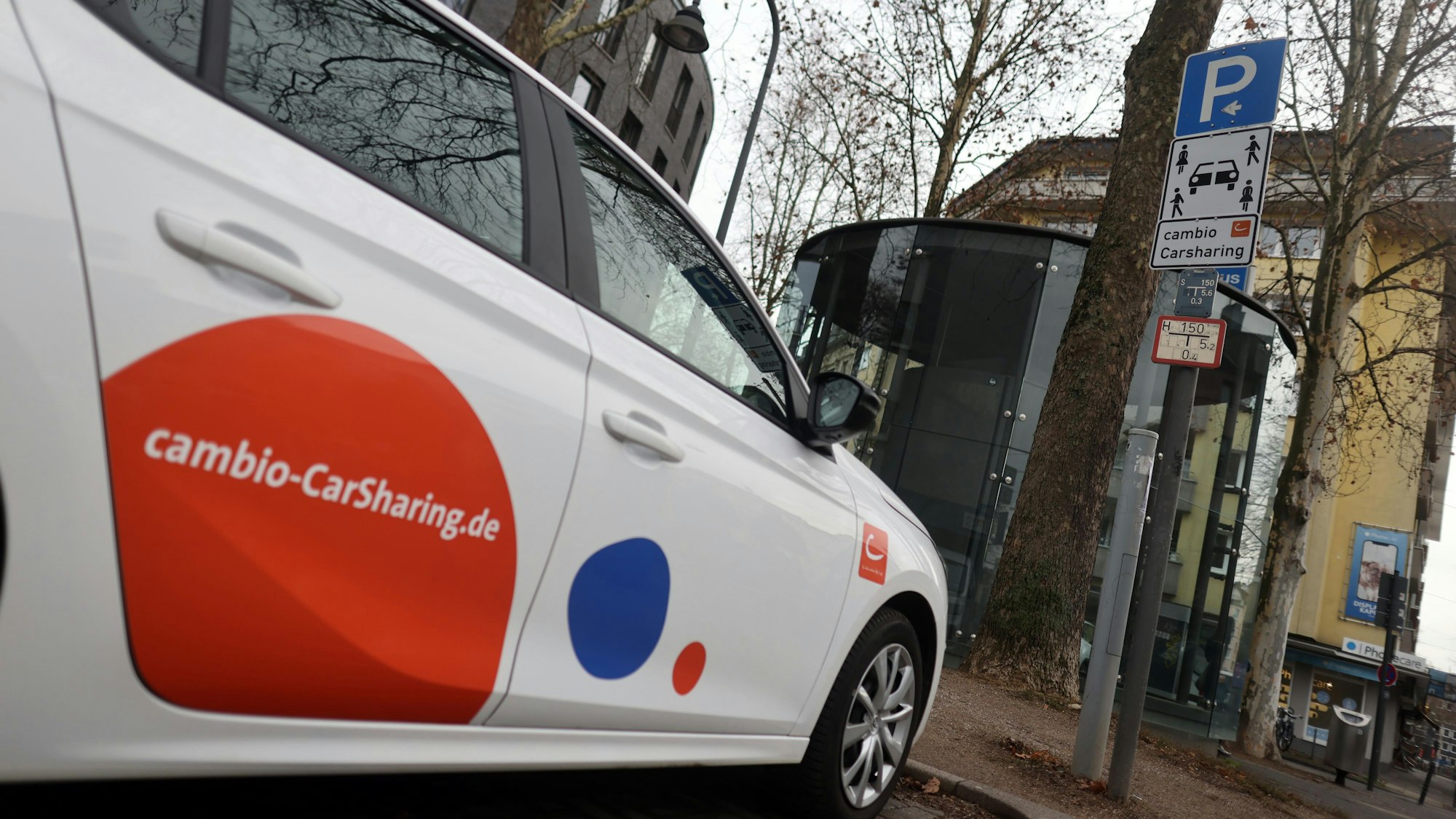 An der Pantaleonsmühlengasse hat Cambio eine von 35 neuen Carsharing-Stationen eingerichtet.