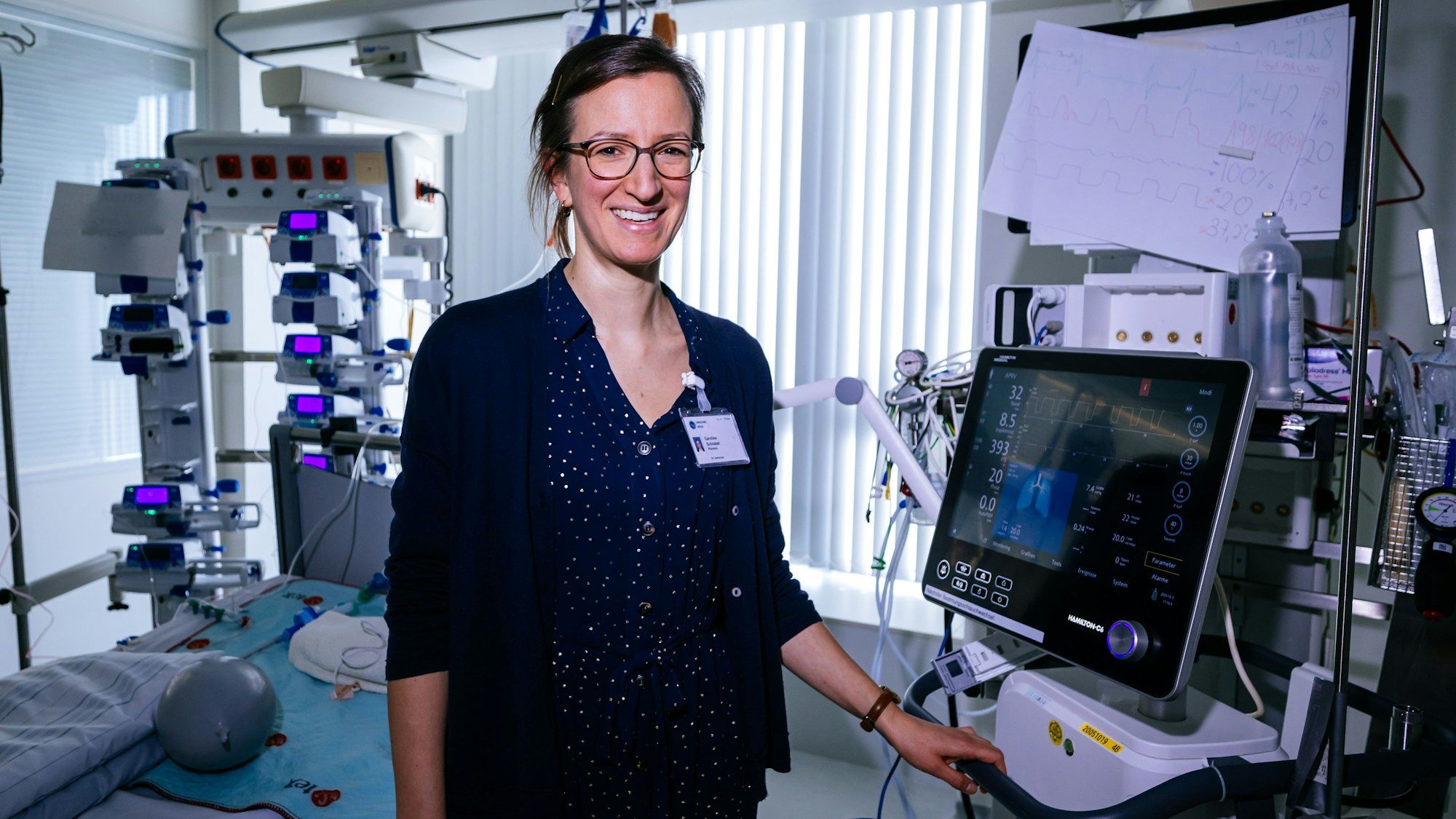 Die Pfarrerin Caroline Schnabel ist eine von sieben hauptamtlichen Seelsorgerinnen und Seelsorgern an der Uniklinik Köln.